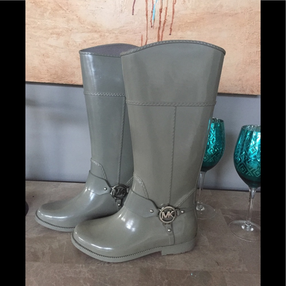MIchael KORS boots😍 - Picture 5 of 5